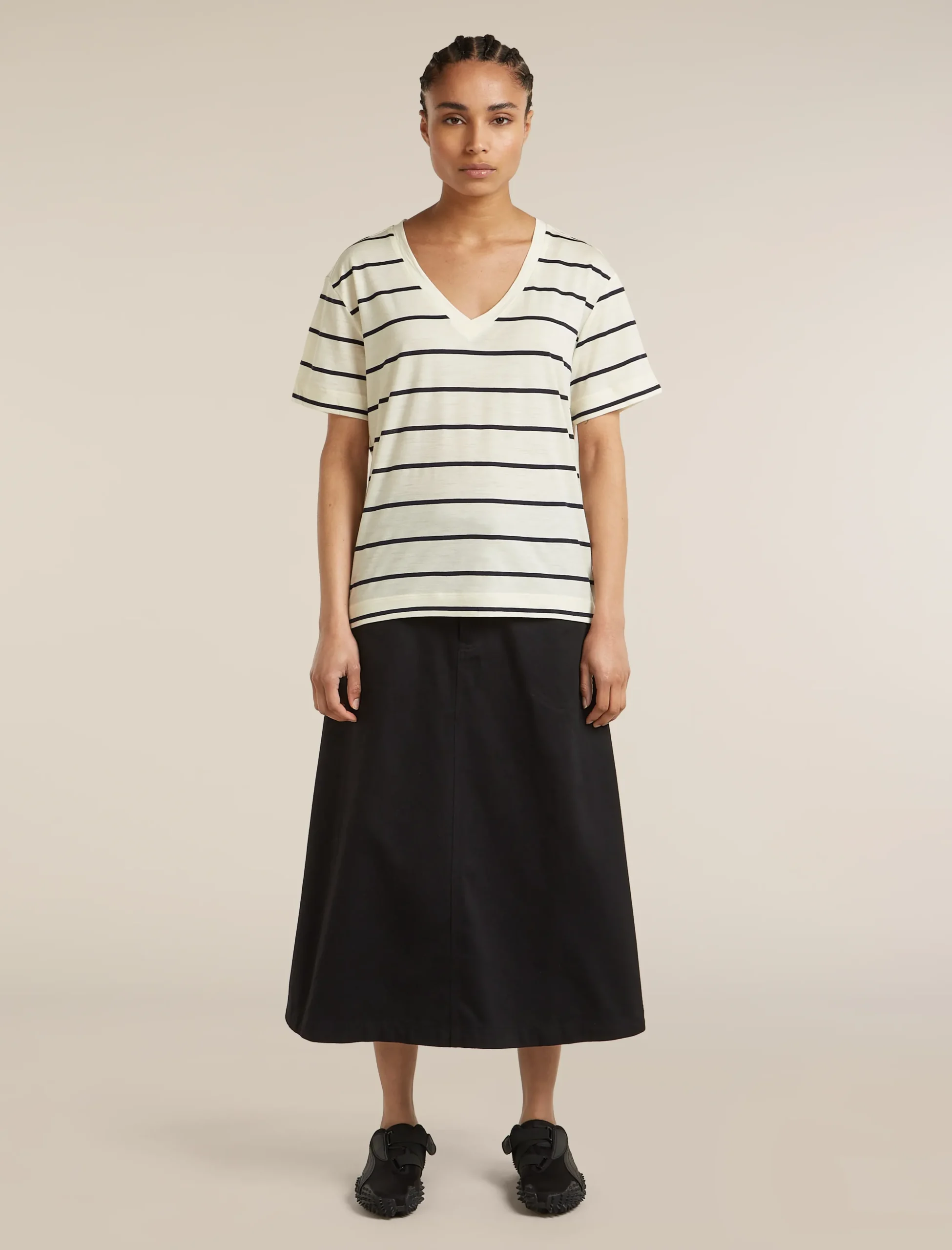 150 Tech Lite Relaxed T-Shirt mit V-Ausschnitt